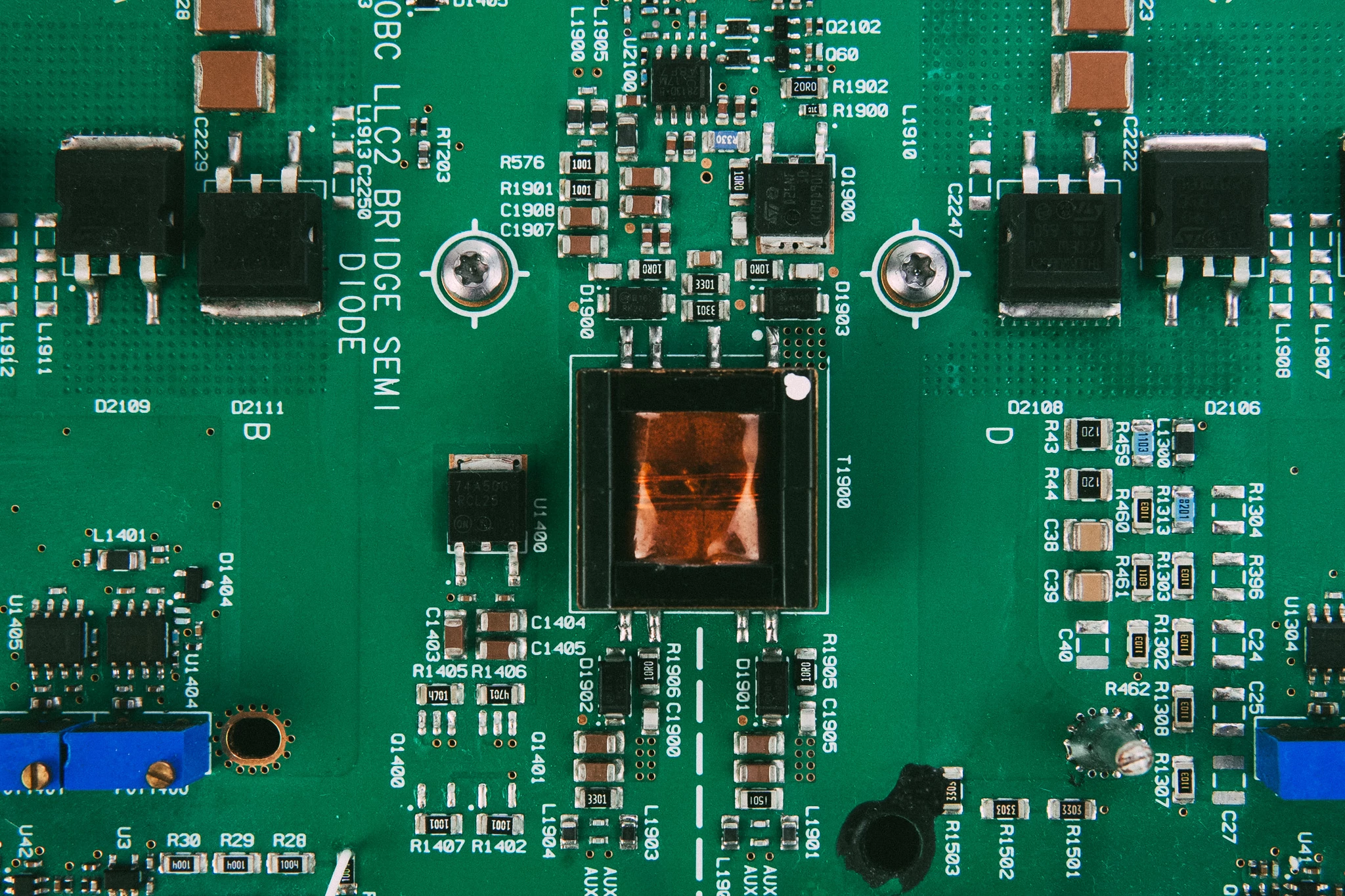 LV flyback DC-DC with no optocoupler.